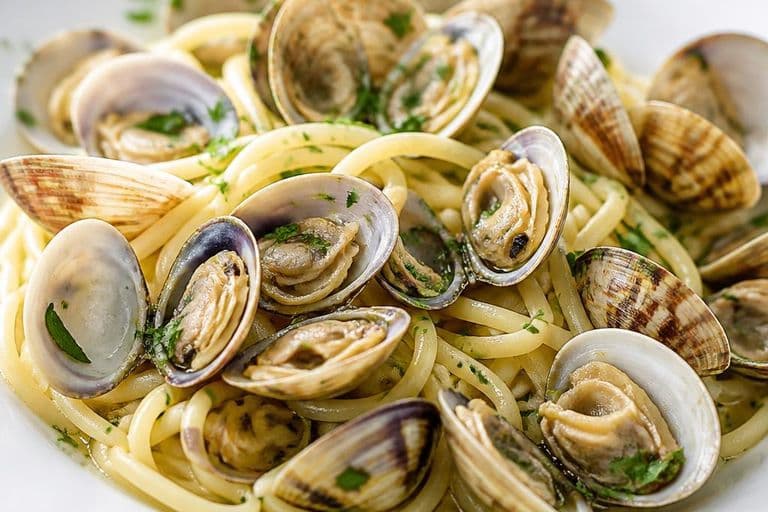 Spaghetti alle Vongole (Spaghetti with Clams)