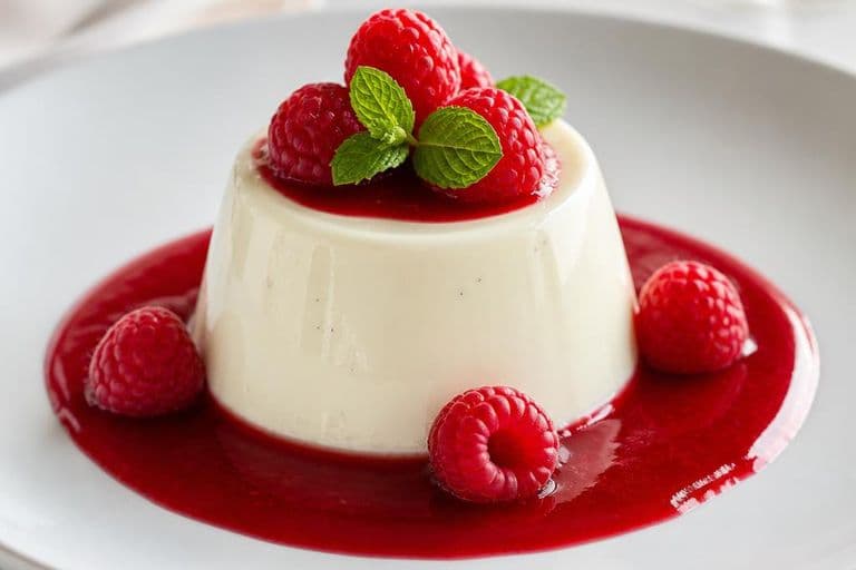 Classic Vanilla Panna Cotta with Raspberry Coulis