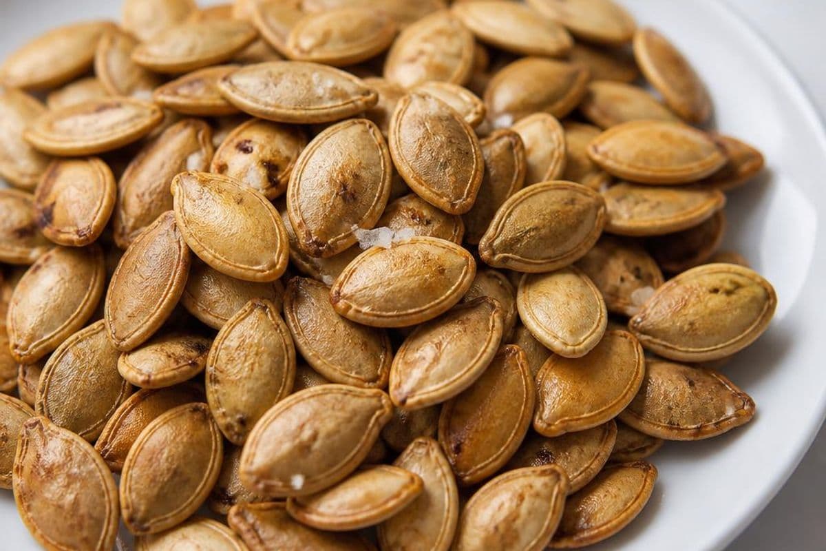 Roasted pumpkin seeds – featured image